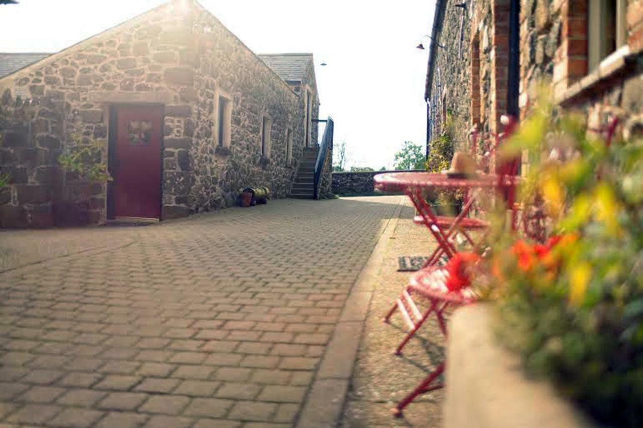 The Cupboard Armoy Exterior photo